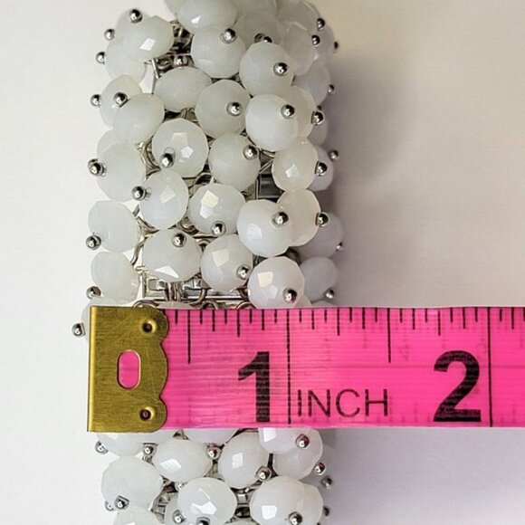 Vintage Milk Glass Stretch Bracelet - Picture 8 of 11